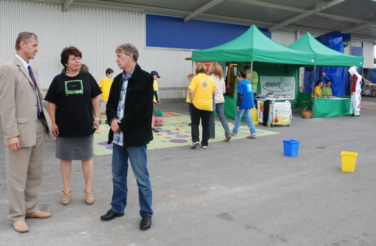 Zleva J. Podzimek, zástupkyně asekol Červená a jednatel ASA J. Steinberger